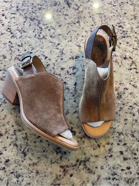 Sofft Shoes - Sold Out online Sofft “Pelonia” sling back in taupe oiled cow 9
